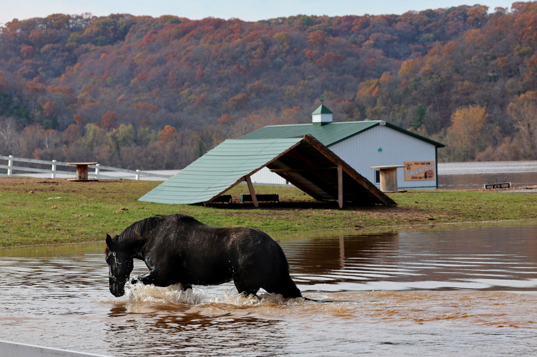 Meramec River pushes into Pacific but crests without serious flooding